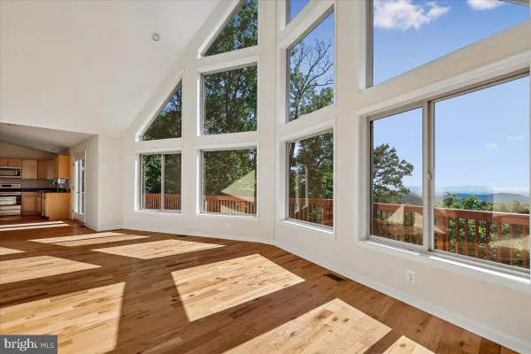 250 LAFAYETTE LN