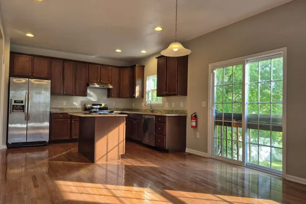 8 LOCUST LN