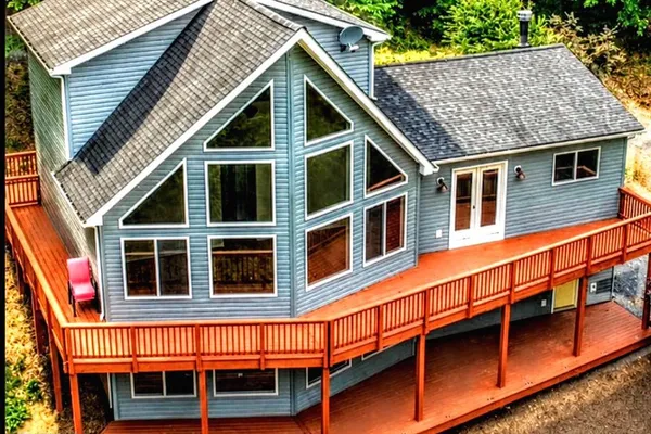 250 LAFAYETTE LN