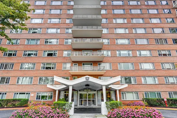 11 SLADE AVE 209