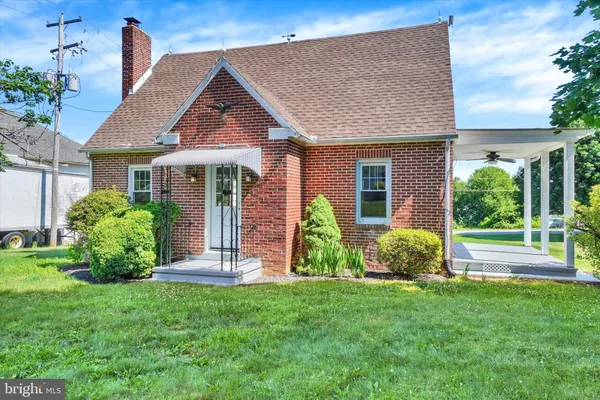 1527 MAIN ST