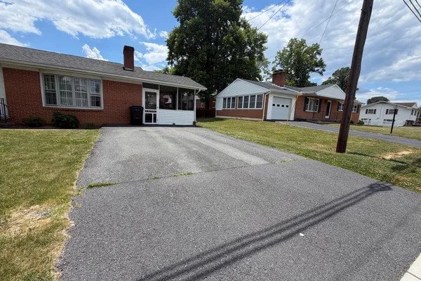 302 WENTWORTH DR