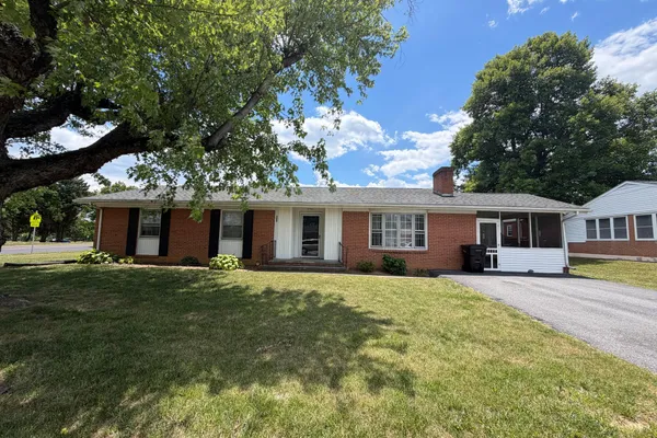 302 WENTWORTH DR
