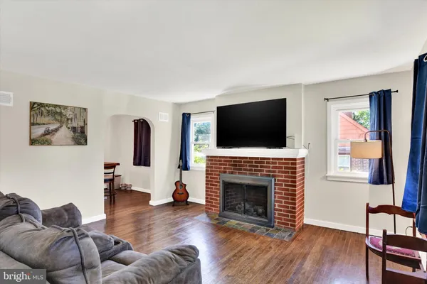 375 N 48TH ST