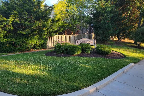 3 SUMMIT GREEN CT