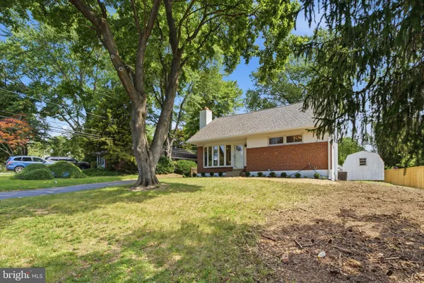 30 MEADOWBROOK LN