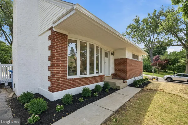 30 MEADOWBROOK LN