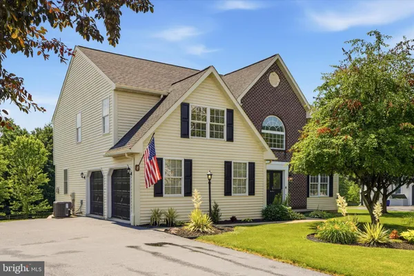 604 FARMINGDALE DR