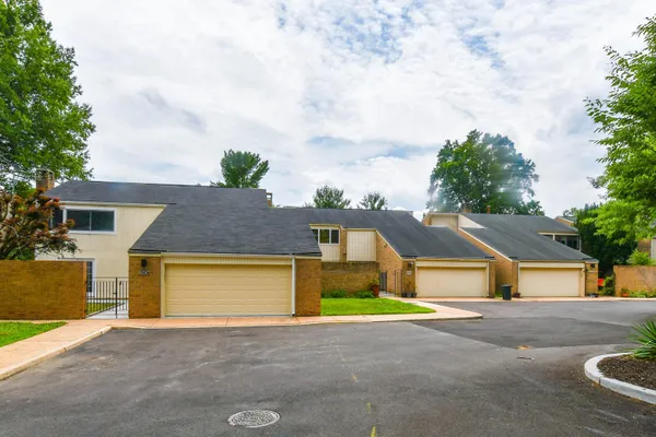 19104 ROMAN WAY