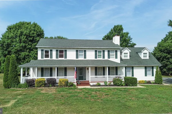 107 CHESTNUT LN