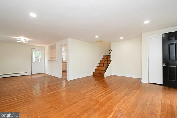1017 EMERALD AVE