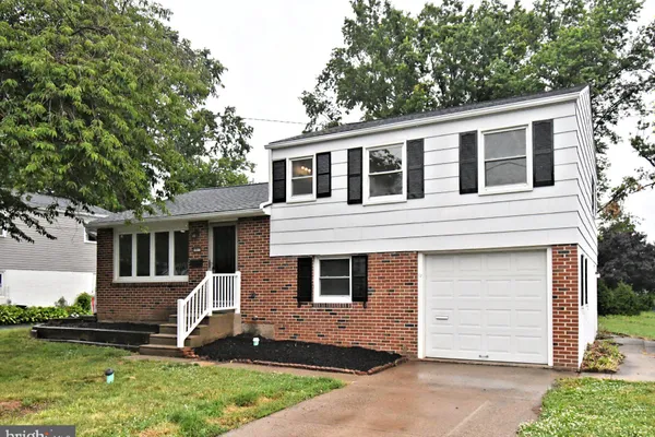 1017 EMERALD AVE