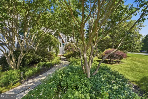 7680 COUNTRY CLUB LN