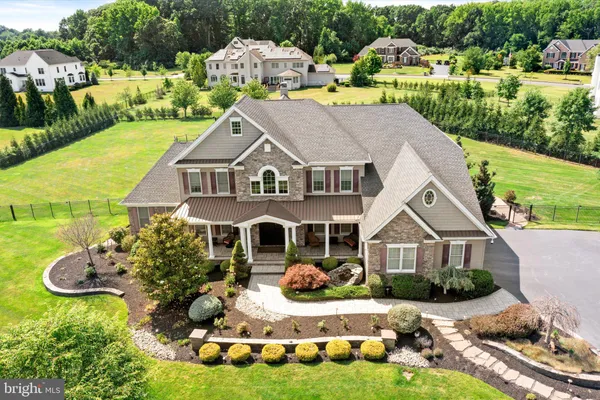 25 WEATHERVANE CIR