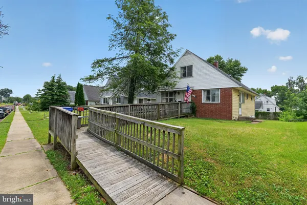 2729 CHESLEY AVE