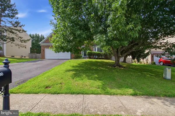 5880 MOONBEAM DR