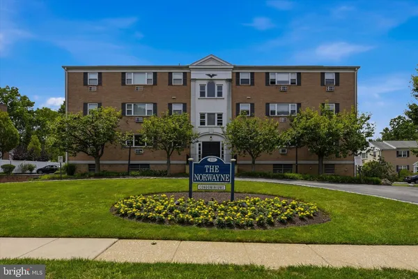 412 N WAYNE AVE 208