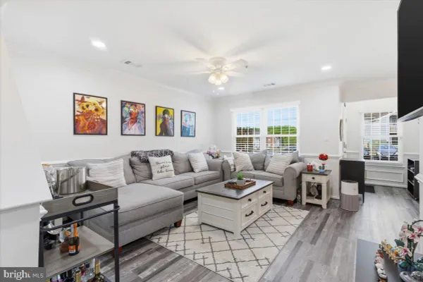 1008 SPRING VALLEY CT