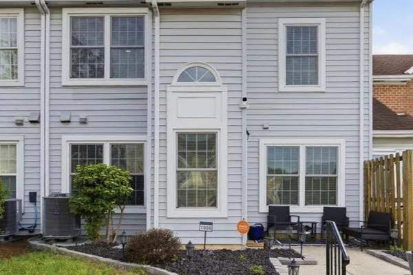 1008 SPRING VALLEY CT