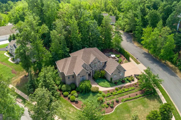 6 DELAHAY DR