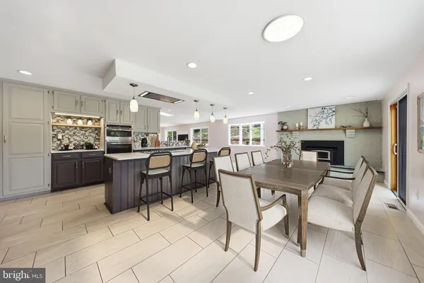 6113 ELAINE DR