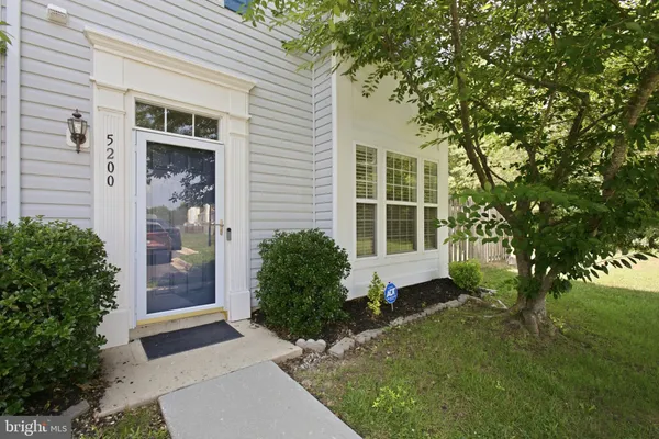 5200 DRAKES CT