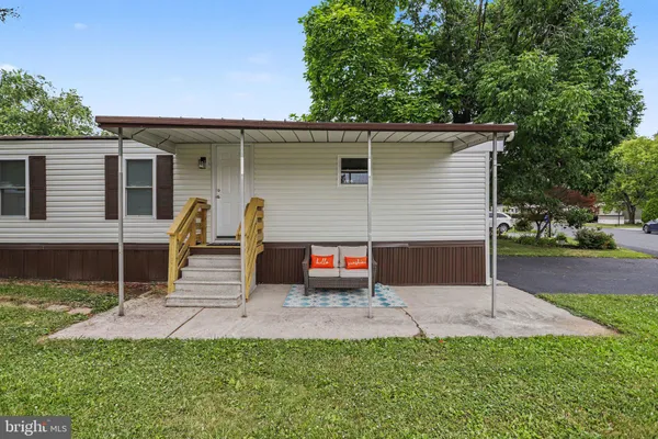 26 DAVIS AVE