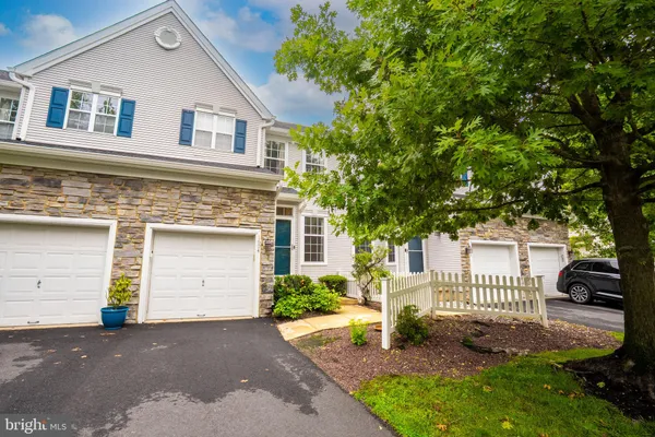 1604 YARROW CIR