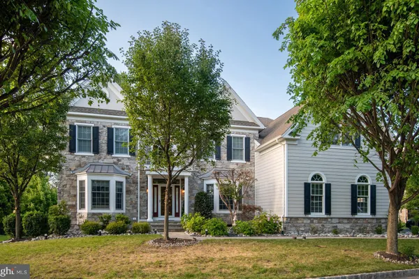 3805 WOODLAND DR
