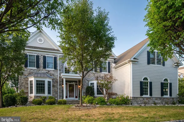 3805 WOODLAND DR