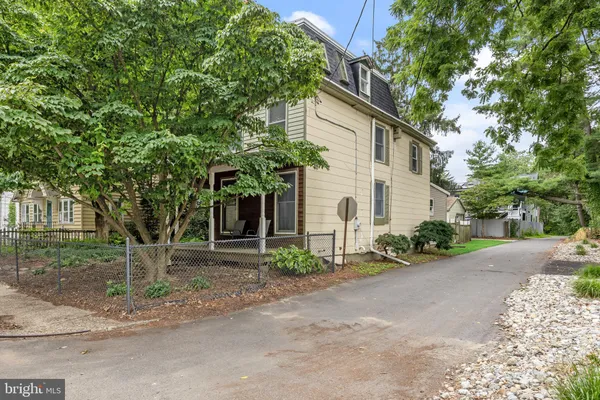 225 VAN KIRK ST