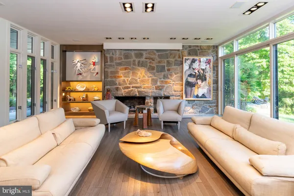40 CAVESWOOD LN