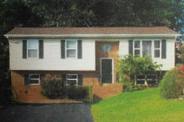 915 COLTON CT