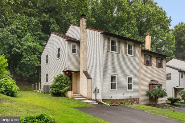 610 VALLEY STREAM CIR