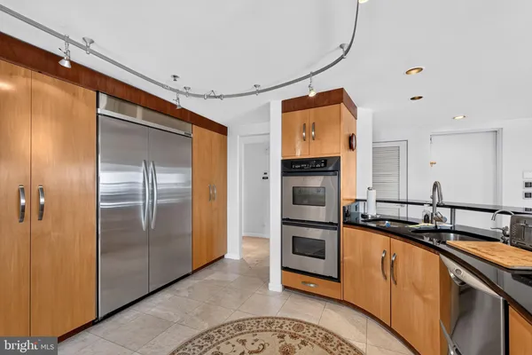250 PRESIDENT ST 1402