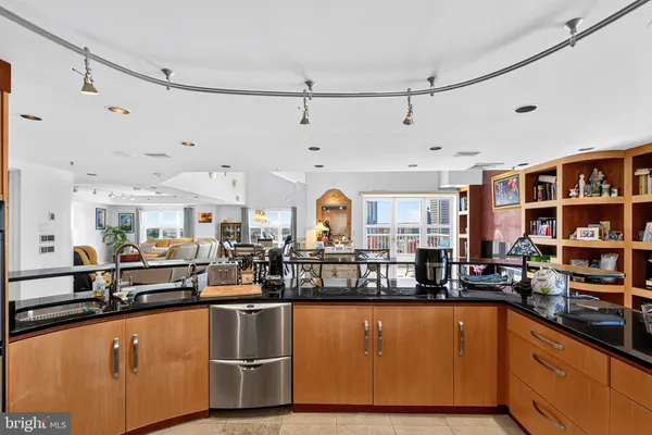 250 PRESIDENT ST 1402