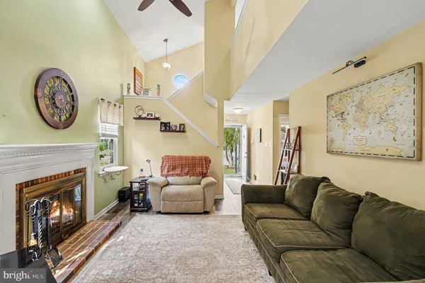 37 HAWTHORNE AVE