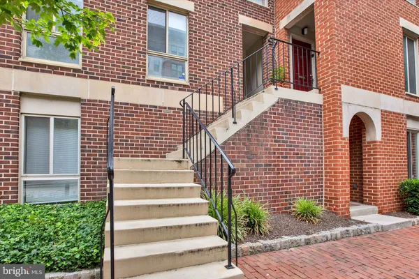 618 S CHARLES ST R 32
