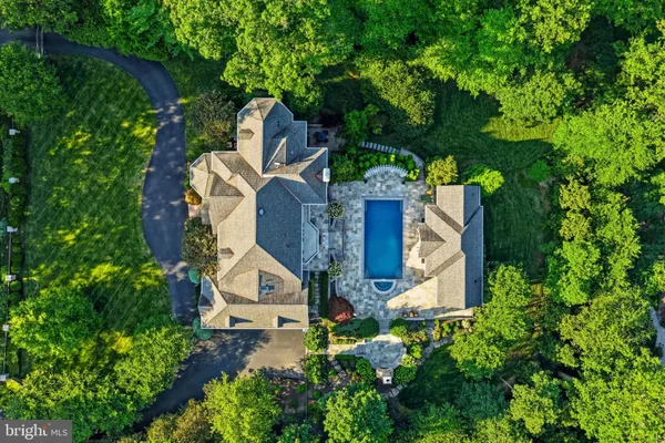 1239 DALEVIEW DR