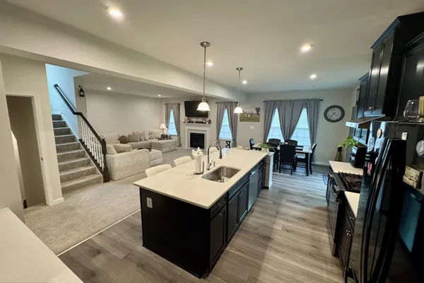 203 BRAEBURN DR