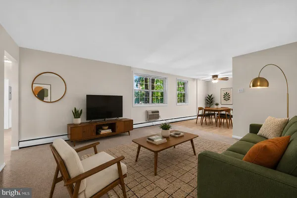 383 LAKESIDE RD 205