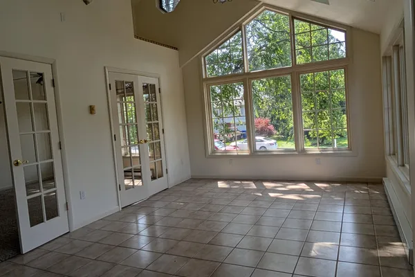 413 JENNIFER DR