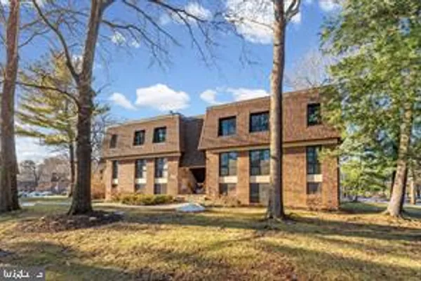 5239 W RUNNING BROOK RD 302