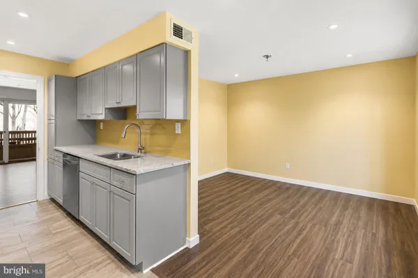5239 W RUNNING BROOK RD 302