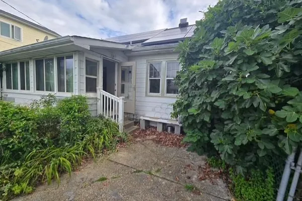 1737 CEDAR AVE