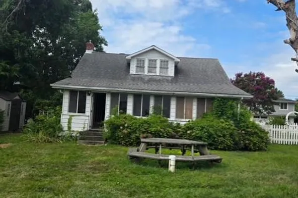 1737 CEDAR AVE