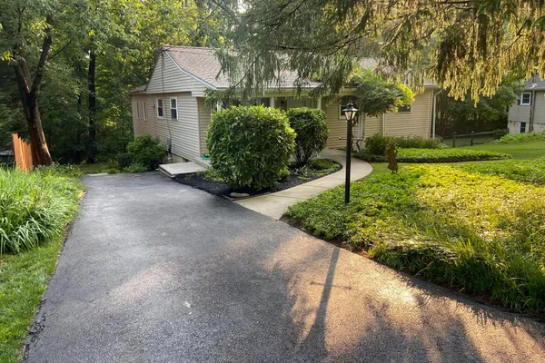 5 LANTERN LN