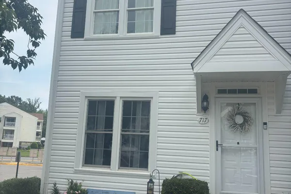 717 MADISON CT
