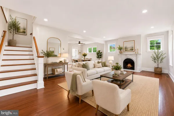 489 GRAND AVE