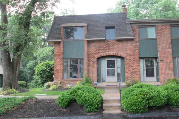 1111 PUTNAM BLVD 37